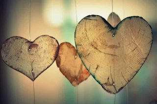 corações de madeira